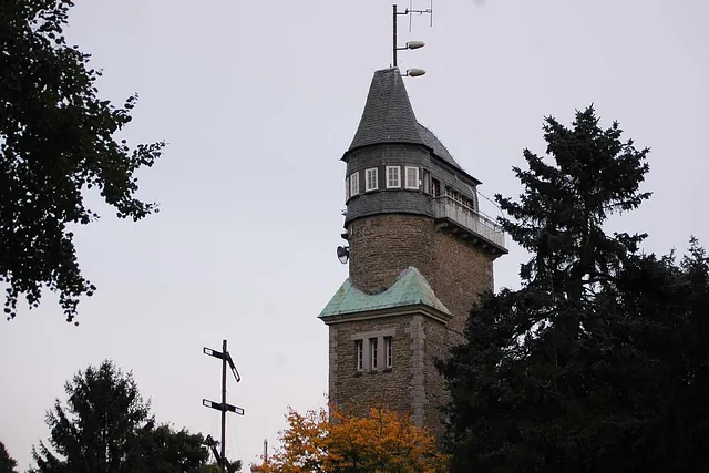 Der Danzturm ist ein 28 m hoher Aussichtsturm und Denkmal in Iserlohn im Sauerland